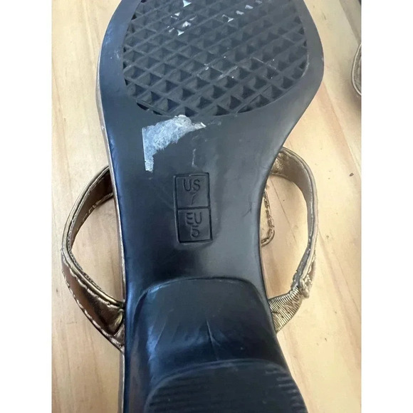 Aerosoles Women's Silver Open Toe Flip Flop Slip On Heel Sandals Size 7 - Picture 5 of 6